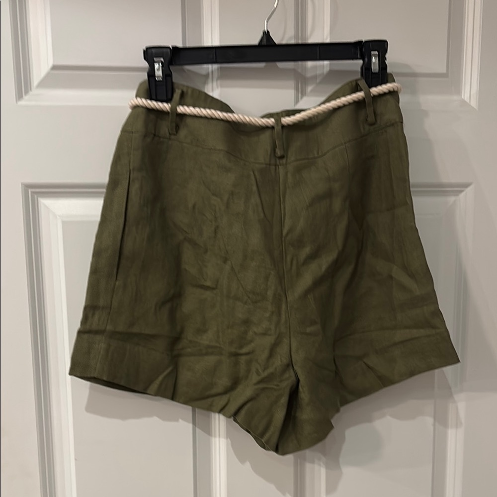 (NWT) High waisted linen shorts in olive - Picture 3 of 3